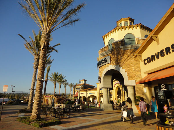 卡马里奥名牌折扣购物中心 (Camarillo Premium Outlets)