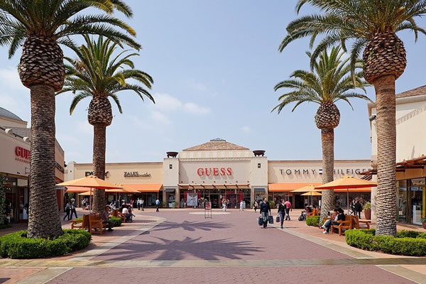 城堡奥特莱斯 (Citadel Outlets) 