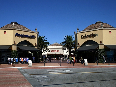 城堡奥特莱斯 (Citadel Outlets) 