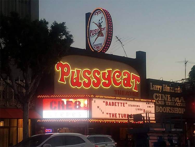 Pussycat 剧院正在为《好莱坞往事》做准备