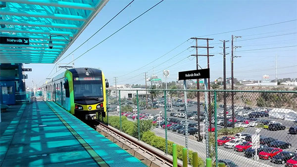 Metro C Line (Green) Redondo Beach Station | Photo: Walter Cicchetti, Shutterstock.com