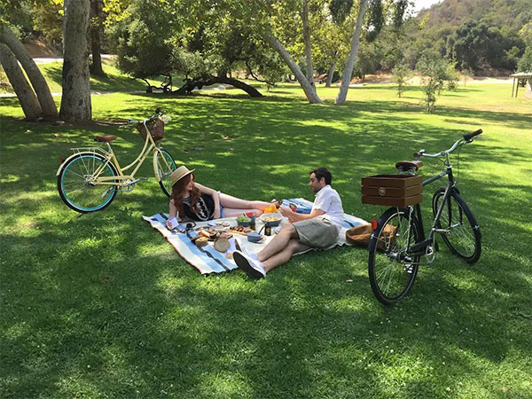 Picnic near Crystal Springs Drive in Griffith Park | Photo: Tuan Lee