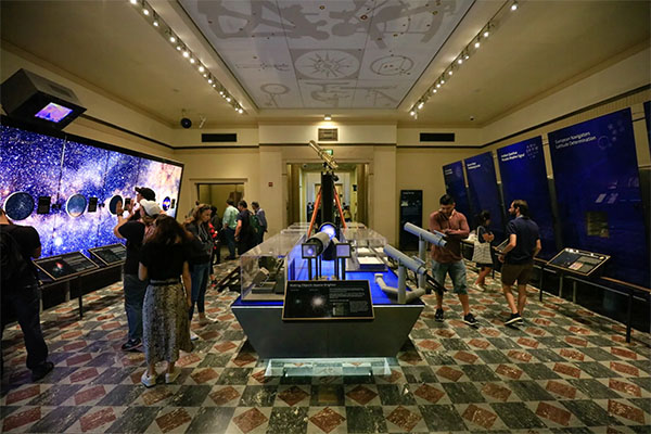 Wilder Hall of the Eye at Griffith Observatory | Photo: Yuri Hasegawa