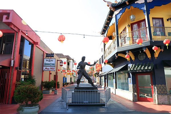 Bruce Lee Statue in Chinatown | Photo: Yuri Hasegawa