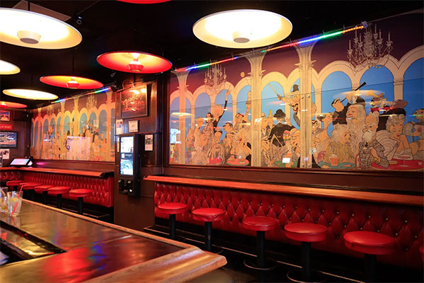Al Hirschfeld's famous mural inside the Frolic Room | Photo: Yuri Hasegawa