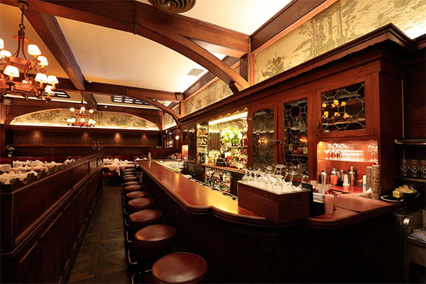 The bar at Musso & Frank Grill | Photo: Yuri Hasegawa