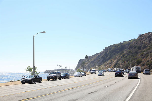 Driving on PCH, Malibu | Photo:  Yuri Hasegaw