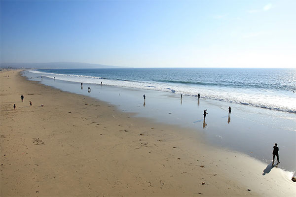 Manhattan Beach | Photo: Yuri Hasegawa