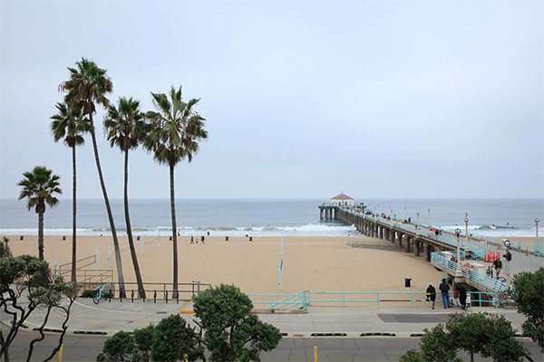 Manhattan Beach Pier | Photo: Yuri Hasegawa