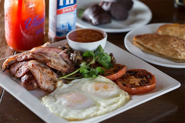 King Size Traditional English Breakfast | Photo: Ye Olde King's Head