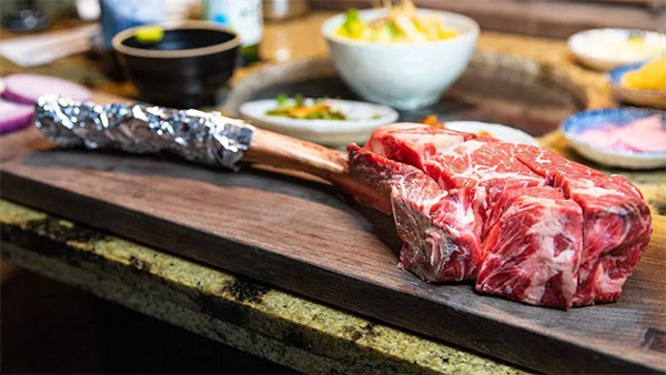 Dry-Aged Tomahawk Steak | Photo: Jeong Yuk Jeom