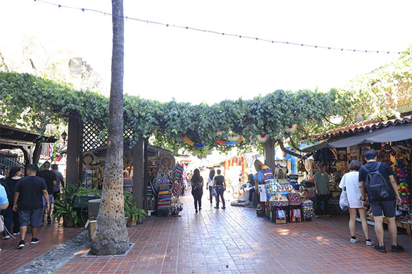 Olvera Street, Vendors | Photo: Yuri Hasegawa