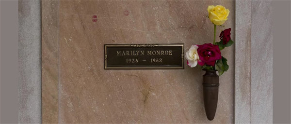 皮尔斯兄弟西木村纪念公园(Pierce Brothers Westwood Village Memorial Park)